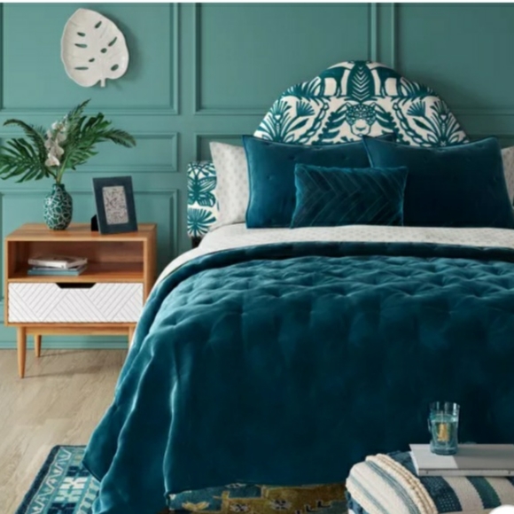 Opalhouse Other - NWT OPALHOUSE Velvet Tufted Stitch Quilt King